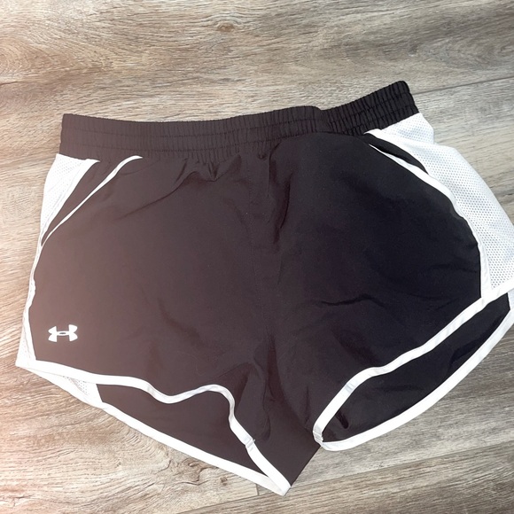 women’s black under armour athletic shorts - Picture 1 of 4